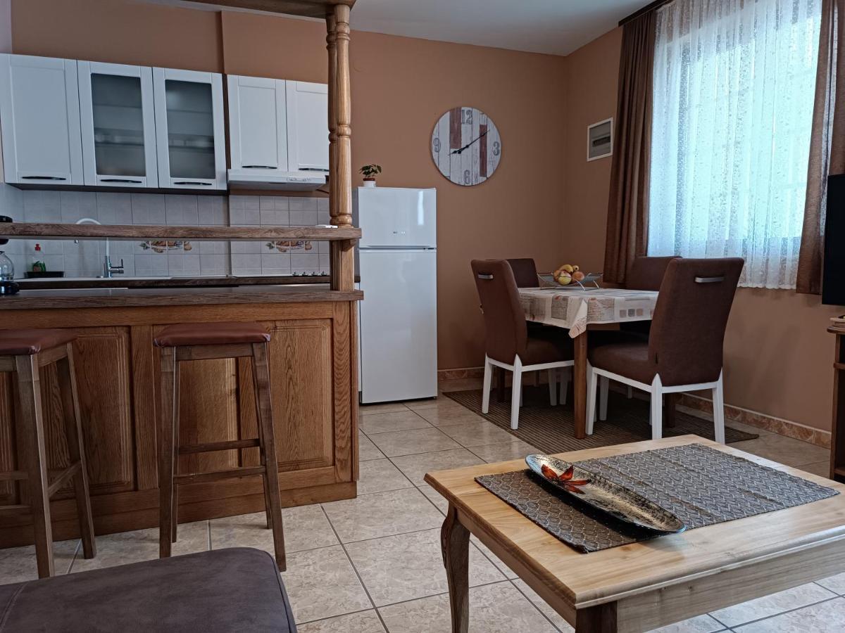 Apartments Ivicek Porec Bagian luar foto