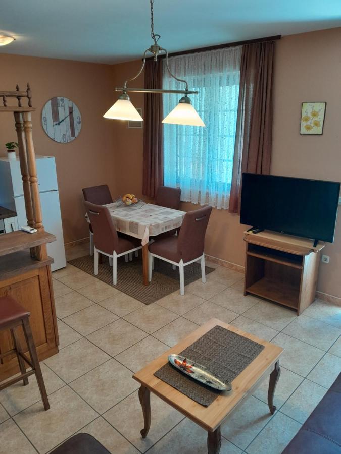 Apartments Ivicek Porec Bagian luar foto