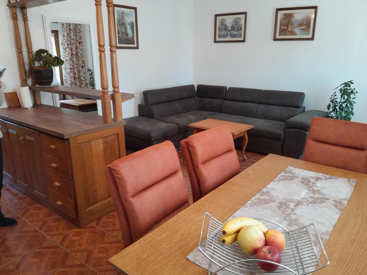 Apartments Ivicek Porec Bagian luar foto