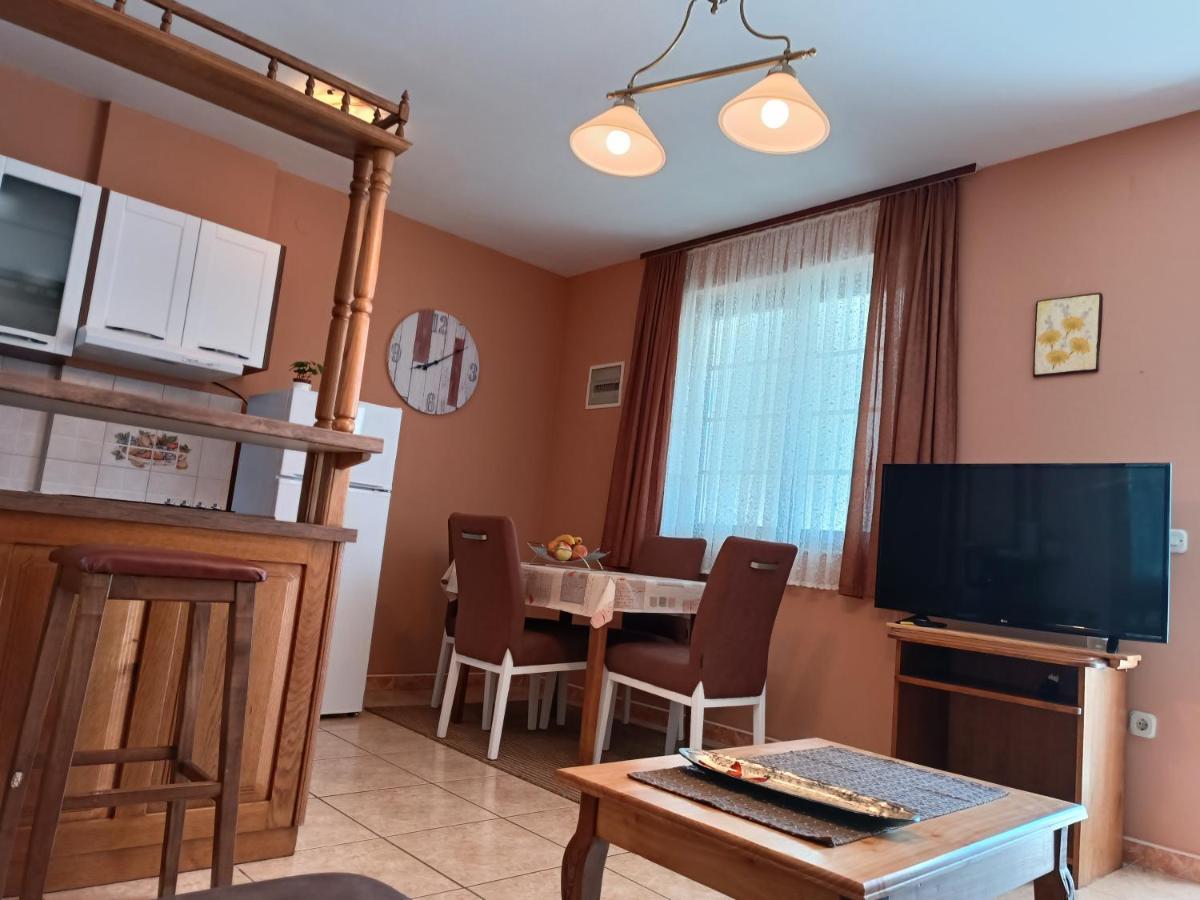 Apartments Ivicek Porec Bagian luar foto