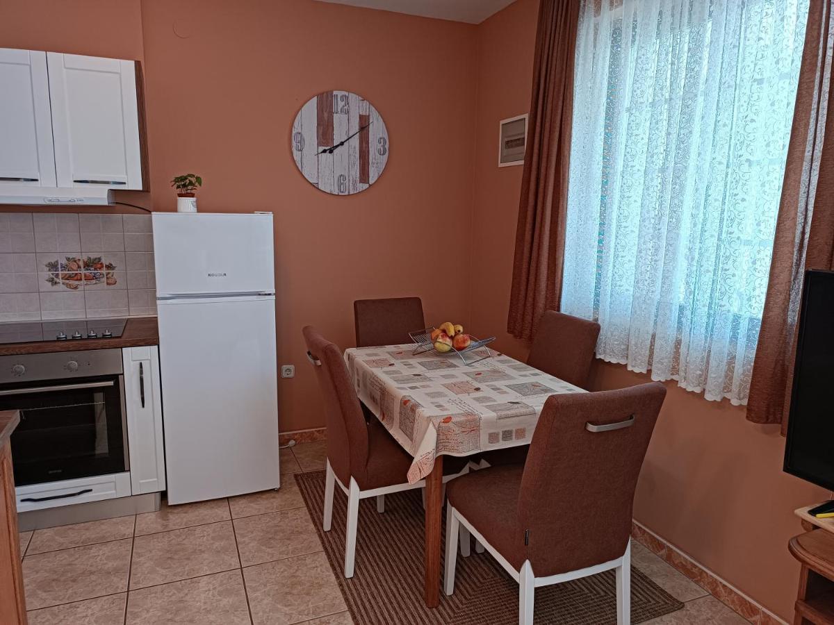 Apartments Ivicek Porec Bagian luar foto
