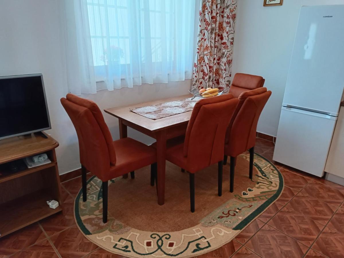 Apartments Ivicek Porec Bagian luar foto