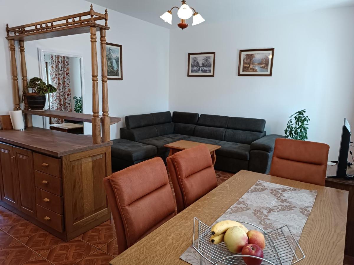 Apartments Ivicek Porec Bagian luar foto